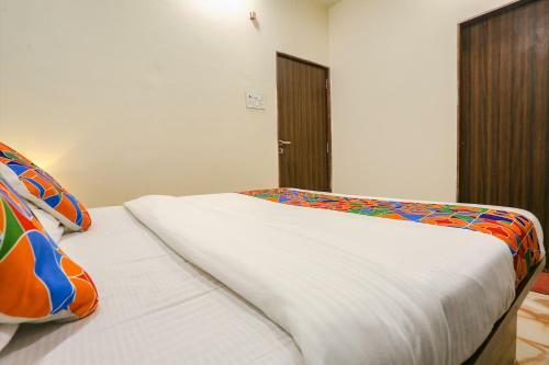 Fabhotel Golden Birds Lodging