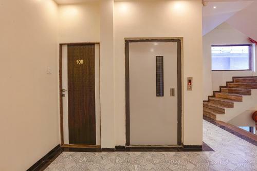 Fabhotel Golden Birds Lodging