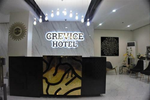 Crevice Hotel