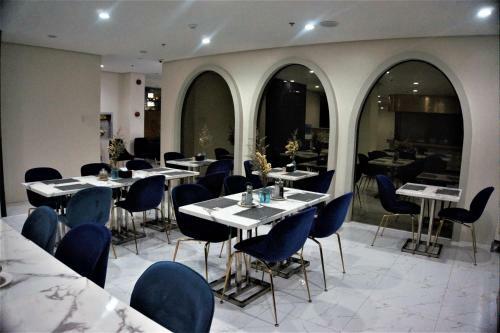 Crevice Hotel