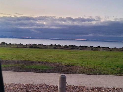 Cheerful 4 Bedroom Place Near The Beach.