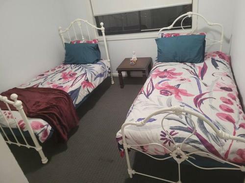 Cheerful 4 Bedroom Place Near The Beach.
