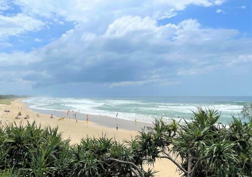 Apartamento Homely 2 Br Apt At Coolum Beach W Pool