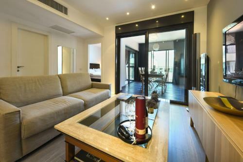 Luxury Levontin Apartment Near Rothschild
