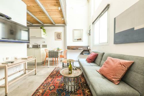 Cozy Maisonette Apartment In Prime Location