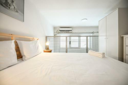 Cozy Maisonette Apartment In Prime Location