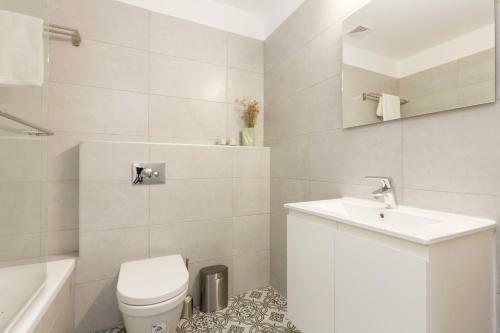 Airtlv - Menachem Begin Apartment