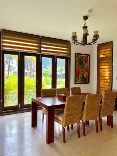 Charming 4 Bedrooms Villas With Few Step To Beach