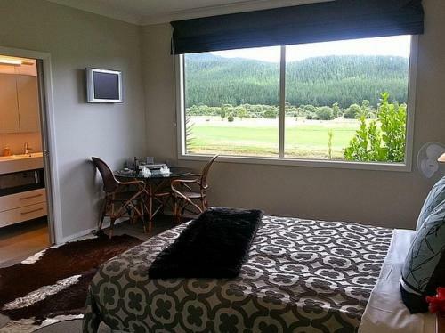 Mistry Hideout - Lakes Resort Pauanui Holiday Home