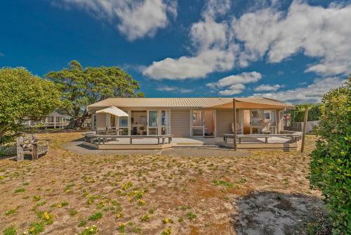 Absolute Beachfront Bach - Pauanui Holiday Home