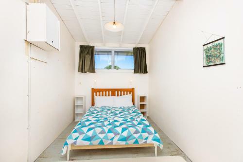 Point Of Difference - Waterfront Raglan Holiday Home