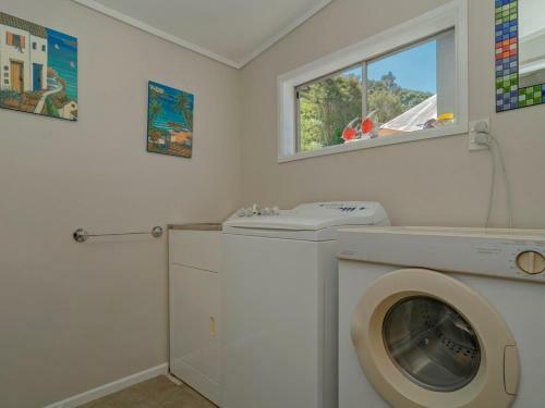 Breakaway - Tairua Bach