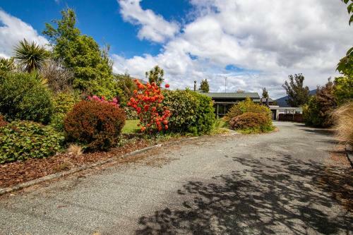 Boat Harbour House - Te Anau Holiday Home