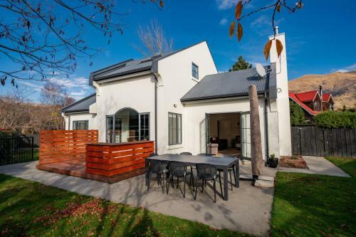 Meadowstone Escape - W?naka Holiday Home