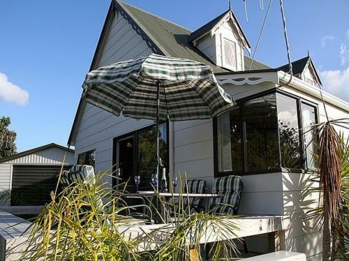 Bliss On Blane - Whangamata Holiday Home