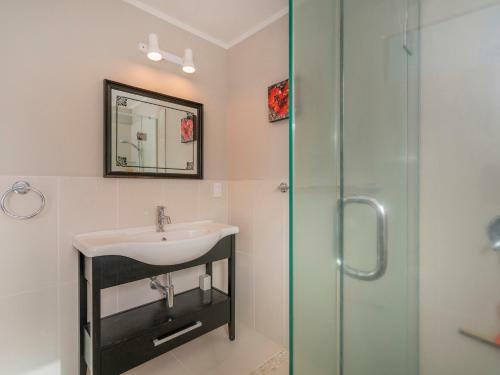 By The Beach - Whangamata Holiday Home