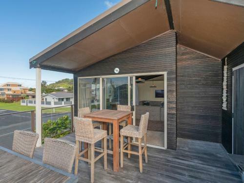 By The Beach - Whangamata Holiday Home