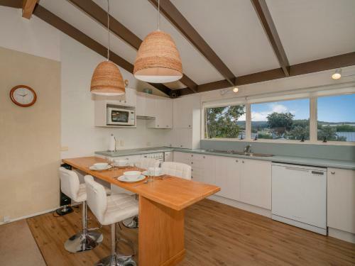 By The Beach - Whangamata Holiday Home