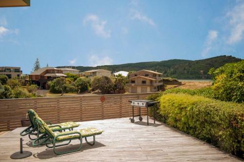 Surf Beach Views - Whangamata Holiday Home