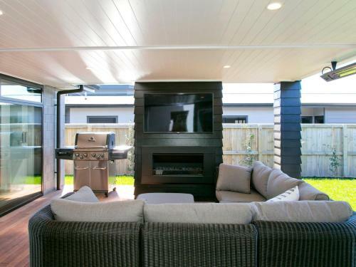 Lakeside Estate - Rainbow Point Holiday Home