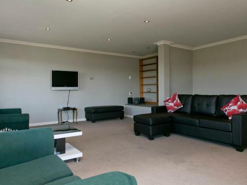 Taupo Escape - Rainbow Point Holiday Home