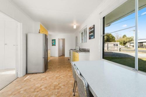 Lakeview Oasis - Rainbow Point Holiday Home