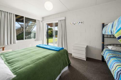 Lakeview Oasis - Rainbow Point Holiday Home