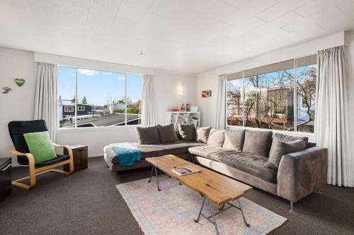Lakeview Oasis - Rainbow Point Holiday Home