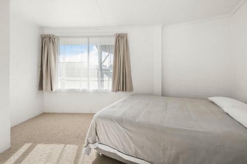 Lakeview Oasis - Rainbow Point Holiday Home