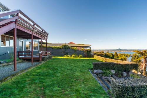 Wander To Wakeman - Acacia Bay Downstairs Holiday Unit