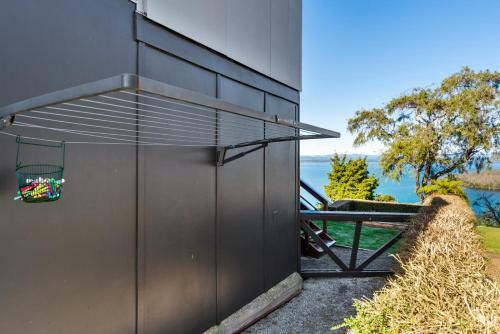 Wander To Wakeman - Acacia Bay Downstairs Holiday Unit