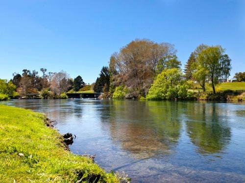Marinaside Villa - Taupo Holiday Apartment