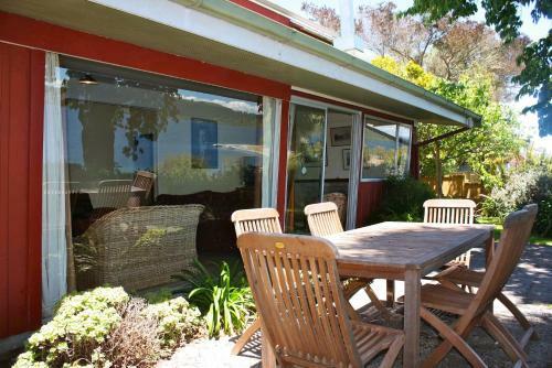 Moeroa - Wharewaka Holiday Home