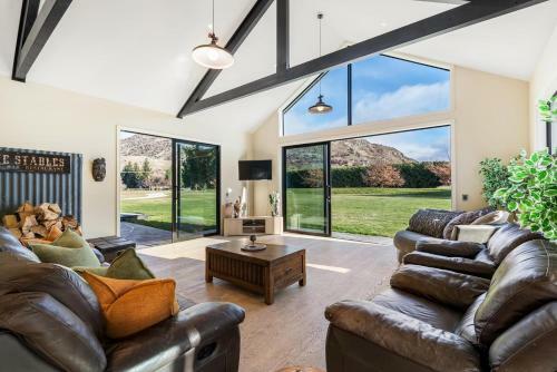 Travellers Retreat Live The Dream