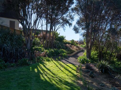 Kotare Point Paradise - Akaroa Holiday Home