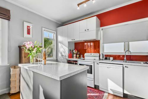 Silkwood Cottage - Richmond Holiday Home