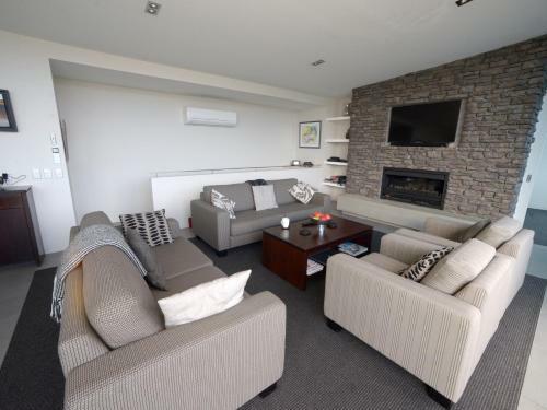 Walnut Retreat - Akaroa Holiday House