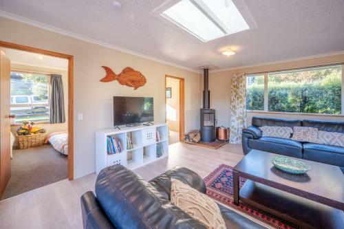 Woodills Wonderland - Akaroa Holiday Home