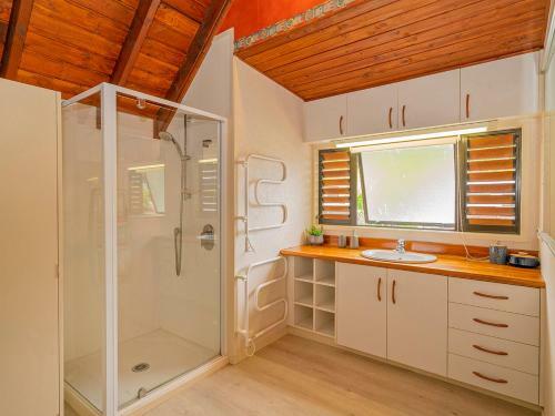 Beachfront Beauty - Opito Bay Holiday Home