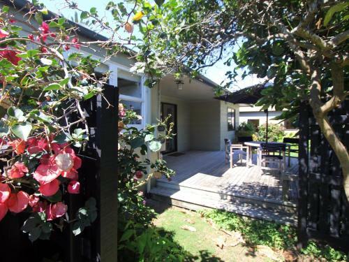 Front Bach Hideaway - Hahei Holiday Home