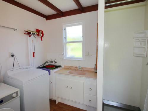 Front Bach Hideaway - Hahei Holiday Home