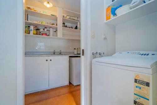 Tui Cottage - Hahei Holiday Bach