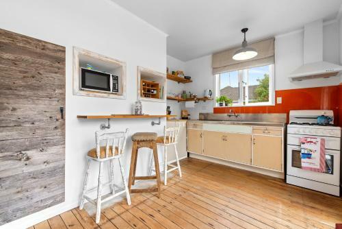 Devon Cottage - Rotorua Holiday Home
