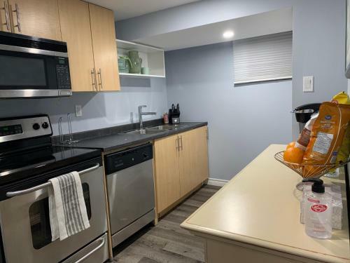 Greenhill Basement Apartment With Spacious Patio