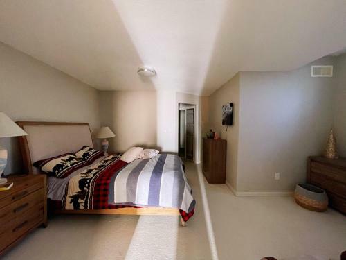 Villa With Amazing Garden And Comfortable Rooms
