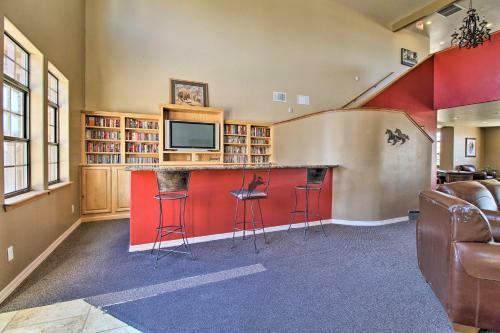 Apartamento Rustic-chic Overgaard Condo With Fishing Pond!