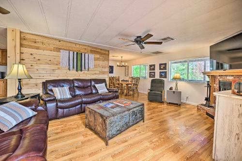 Incredible Munds Park Cabin With Guest Cottage!