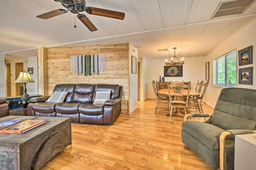 Incredible Munds Park Cabin With Guest Cottage!
