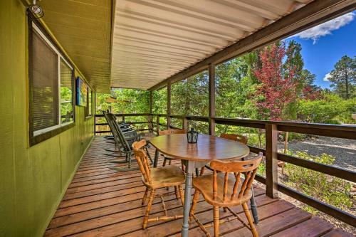 Incredible Munds Park Cabin With Guest Cottage!