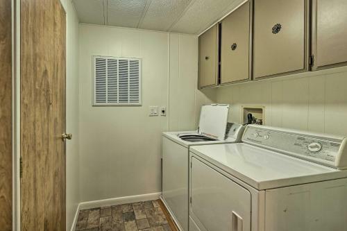 Incredible Munds Park Cabin With Guest Cottage!